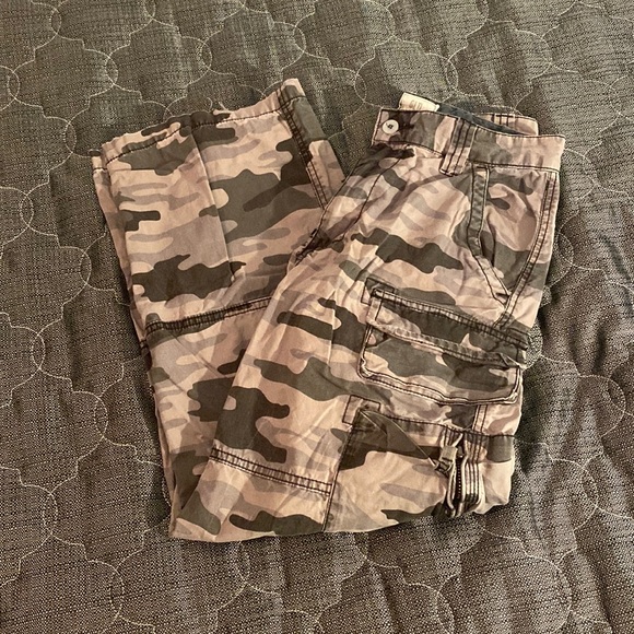Women’s camouflage Old Navy Jeans Size 12 - Picture 1 of 3